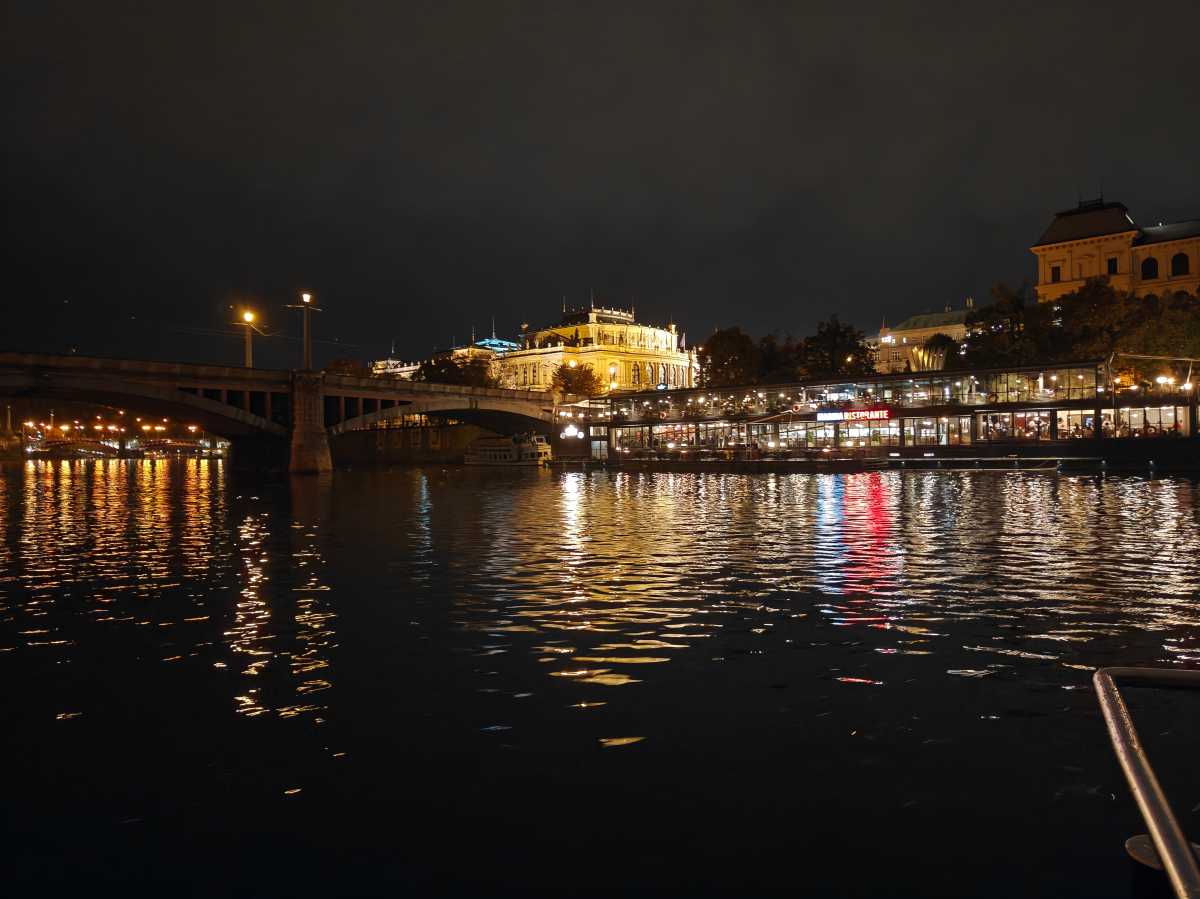 OnePlus 15 camera sample night river