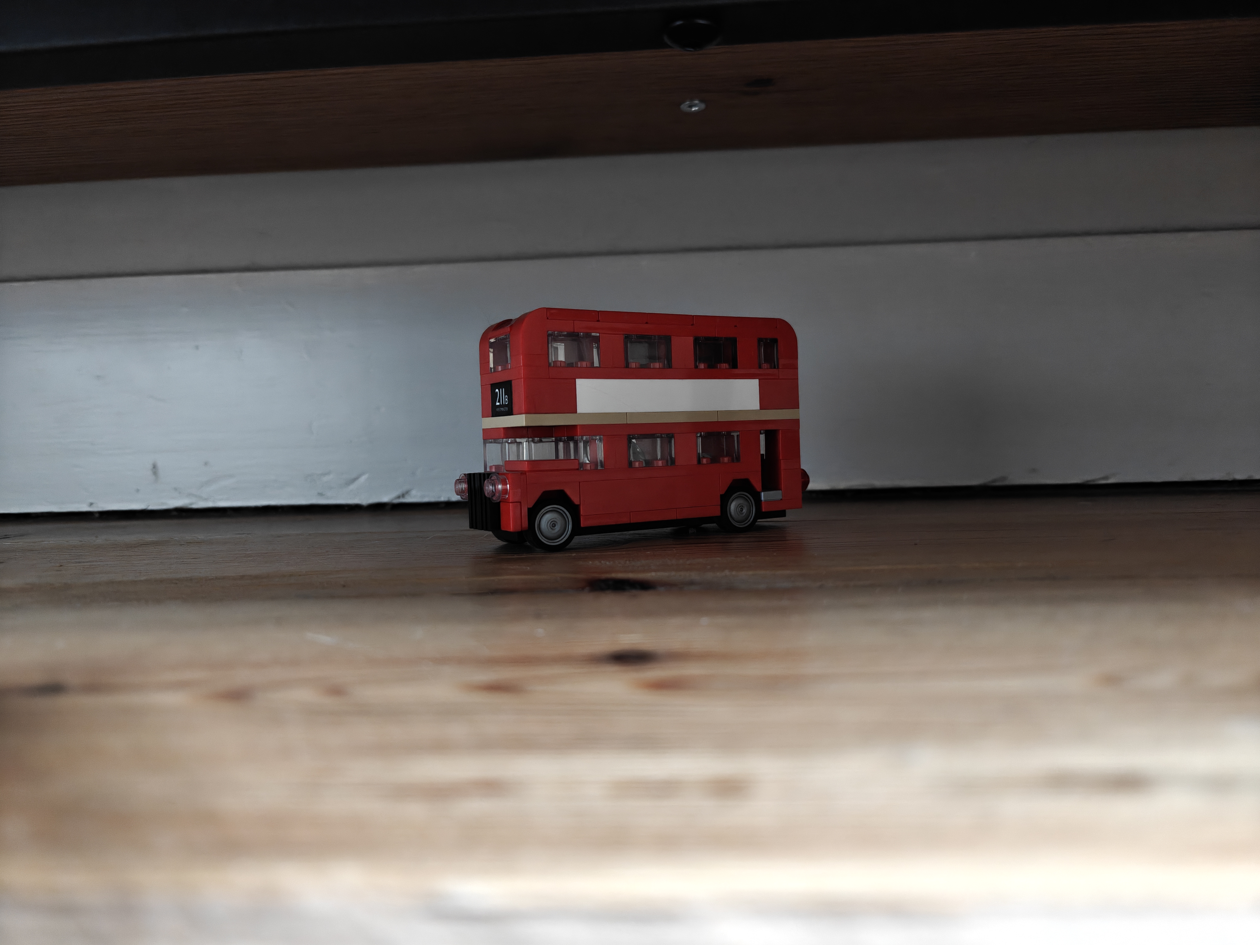 OnePlus 15 vs OnePlus 15 camera sample 13 bus low light