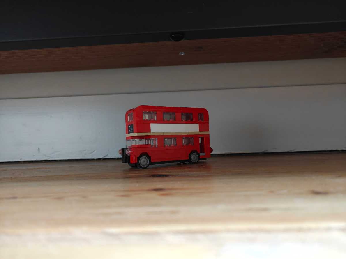 OnePlus 15 vs OnePlus 15 camera sample 15 bus low light