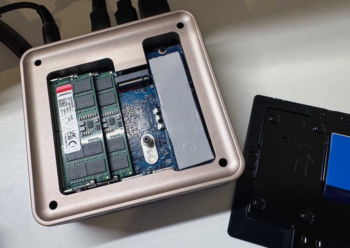 Test SAPPHIRE EDGE AI 370 - Deckel