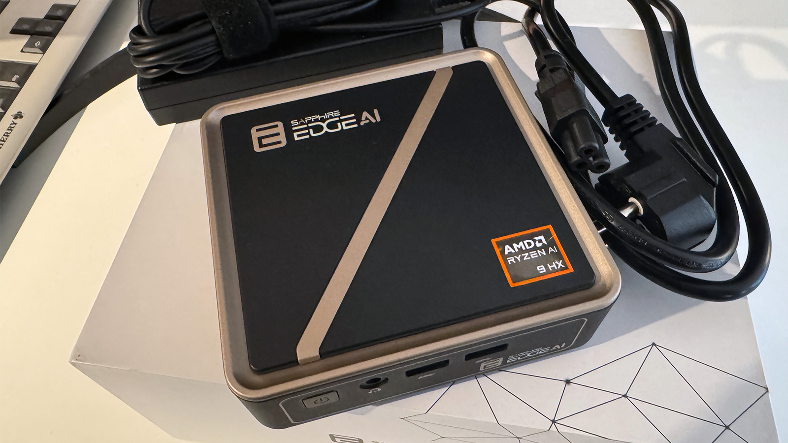 Sapphire Edge AI 370: Bester Mini-PC zum Aufrüsten