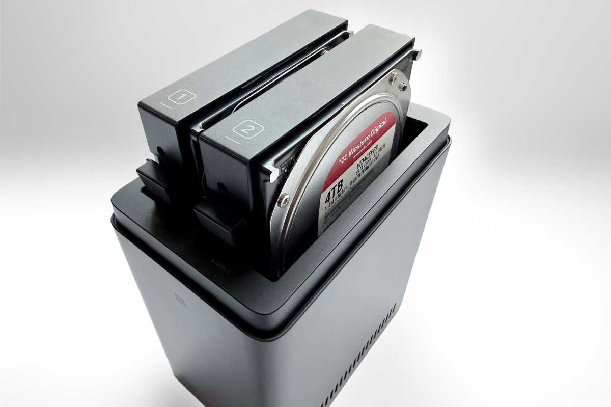 Ugreen NASync DH2300 drives in