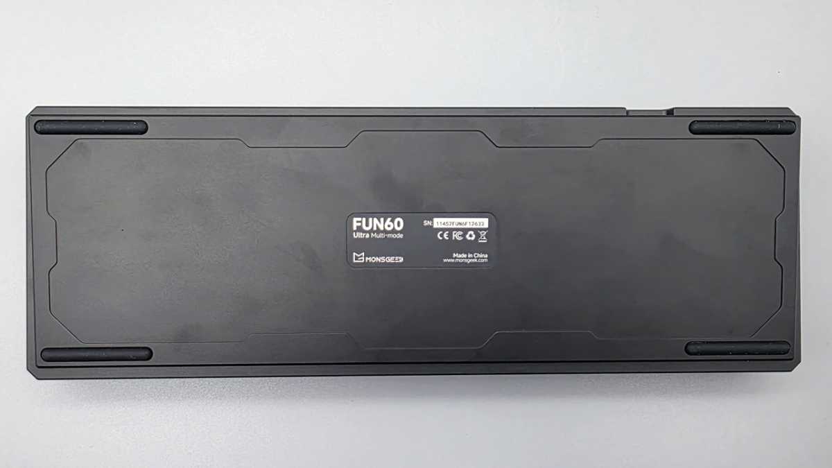 Unterseite der Monsgeek FUN60 Ultra ohne Standfüße