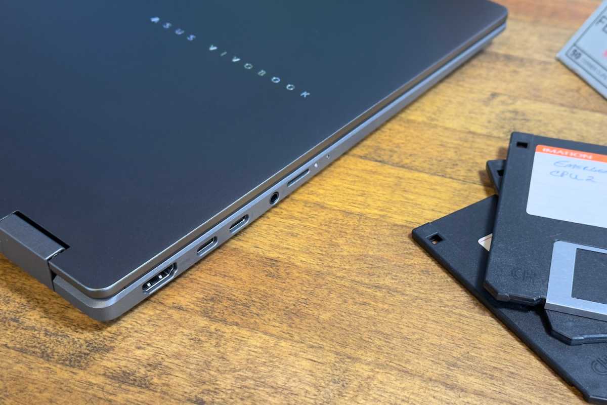 Asus Vivobook 16 Flip ports