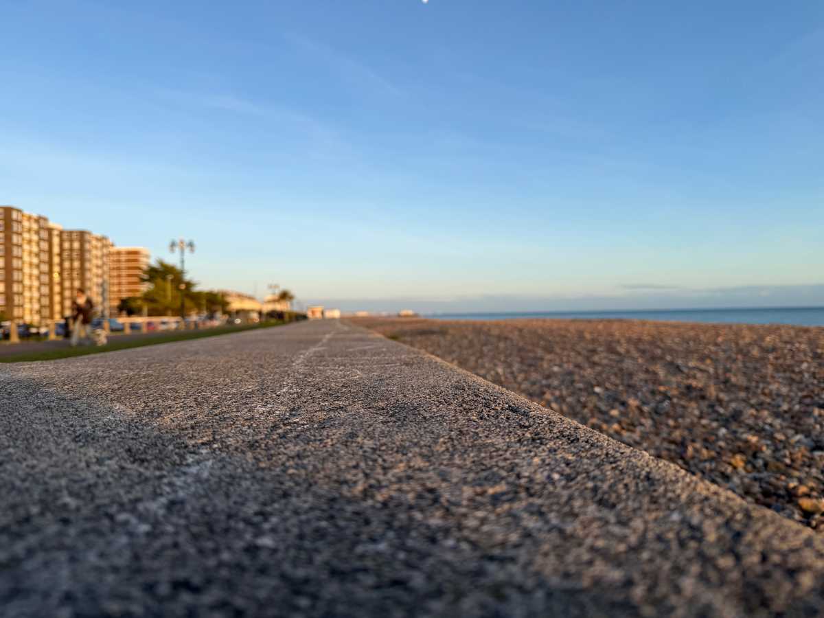 Apple iPhone 17 Pro camera sample pier 1x zoom