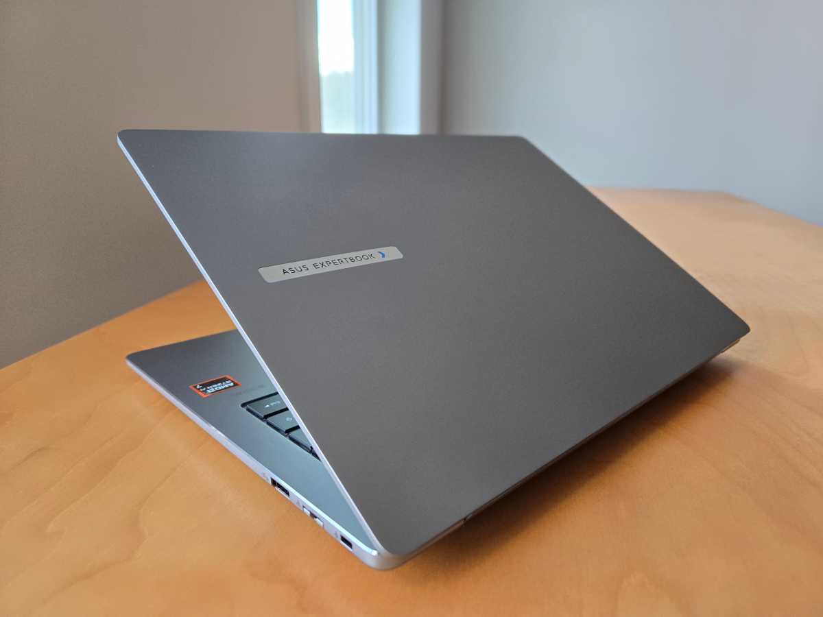 Asus ExpertBook P3 open