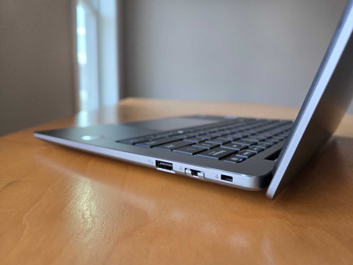 Asus ExpertBook P3 left side