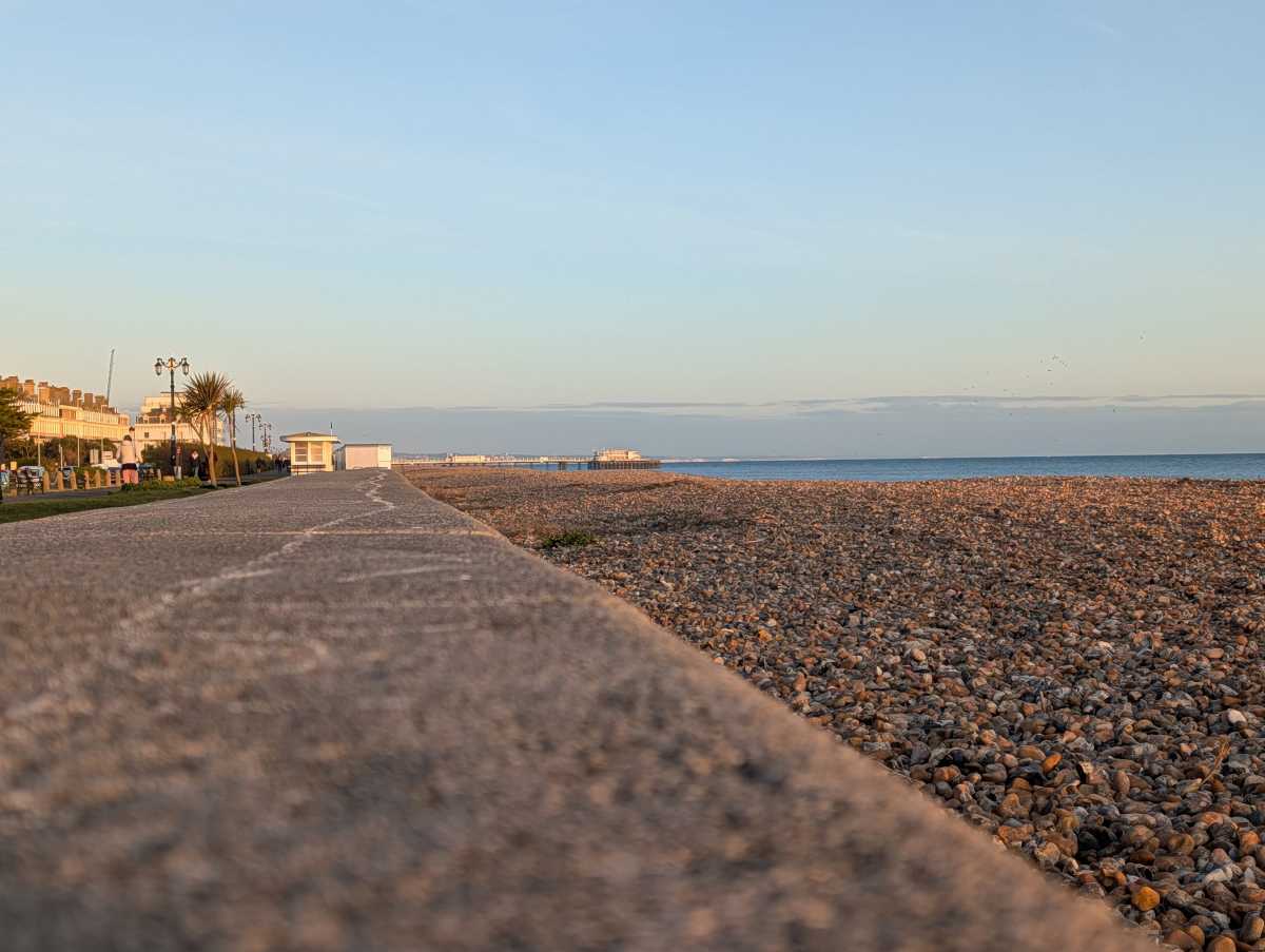 Google Pixel 10 Pro camera sample pier 2x zoom