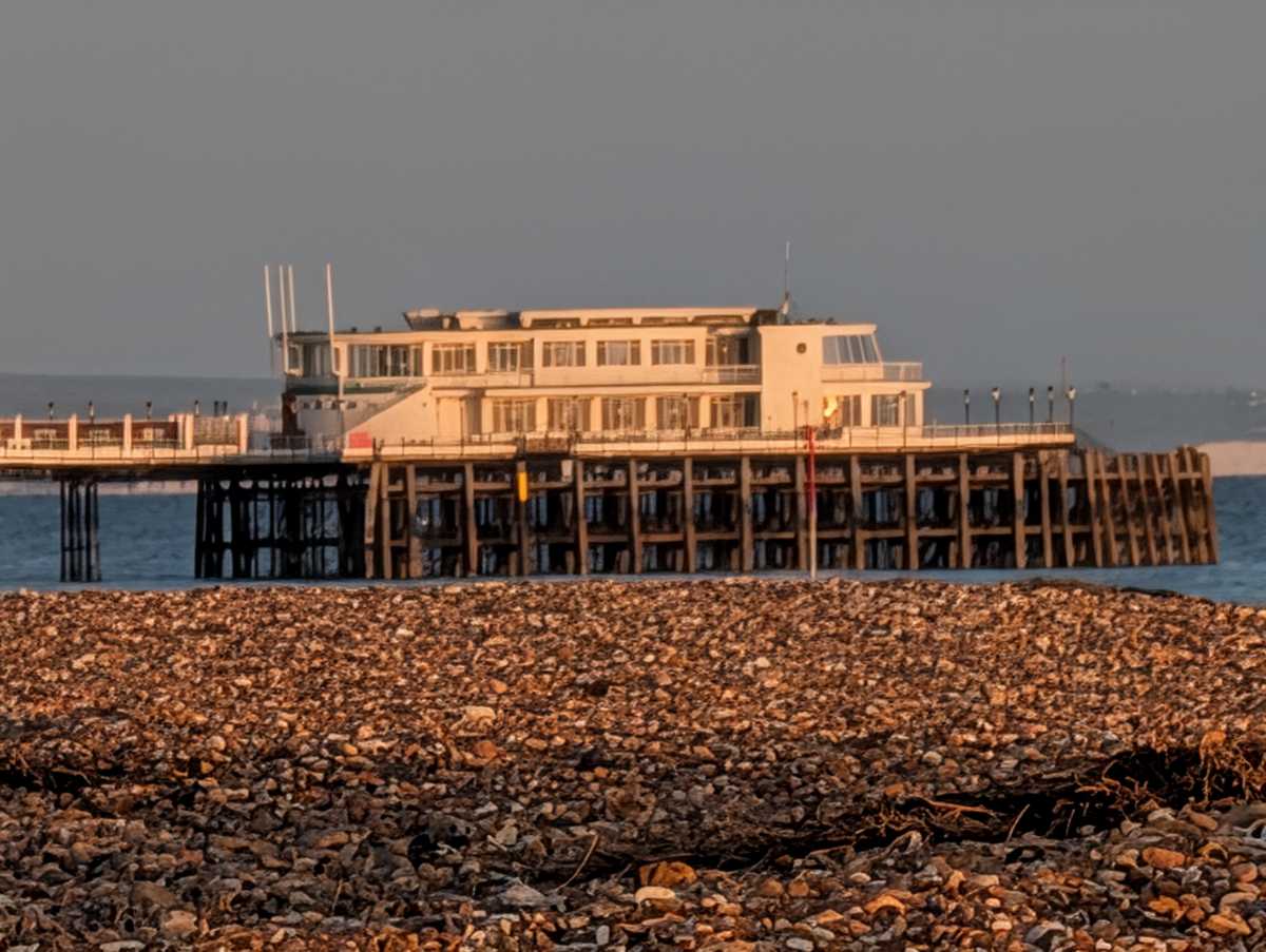 Google Pixel 10 Pro camera sample pier 30x zoom