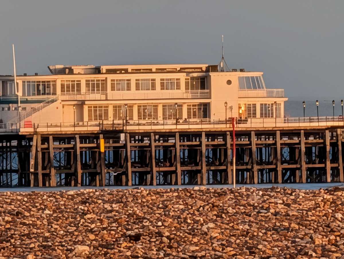 Google Pixel 10 Pro camera sample pier 50x zoom