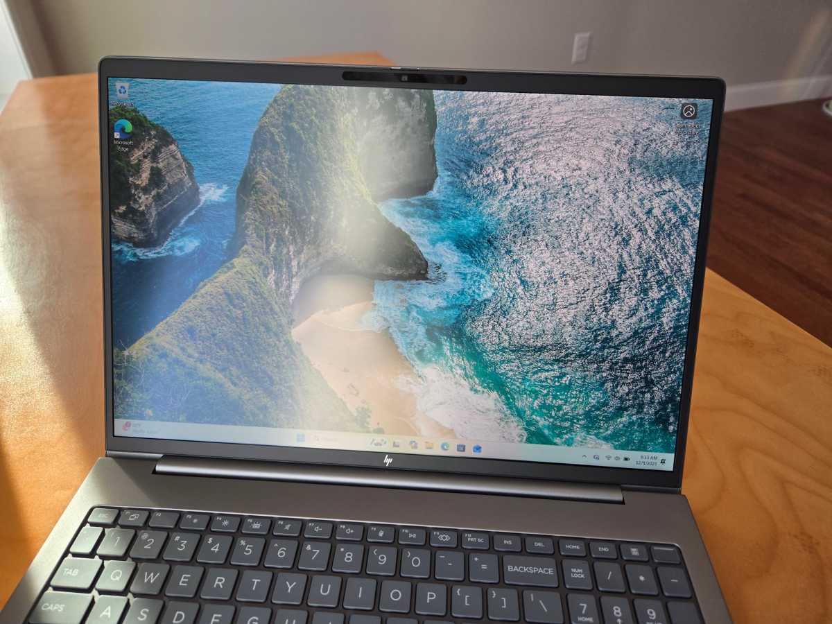 HP ZBook 8 G1i display in sunlight