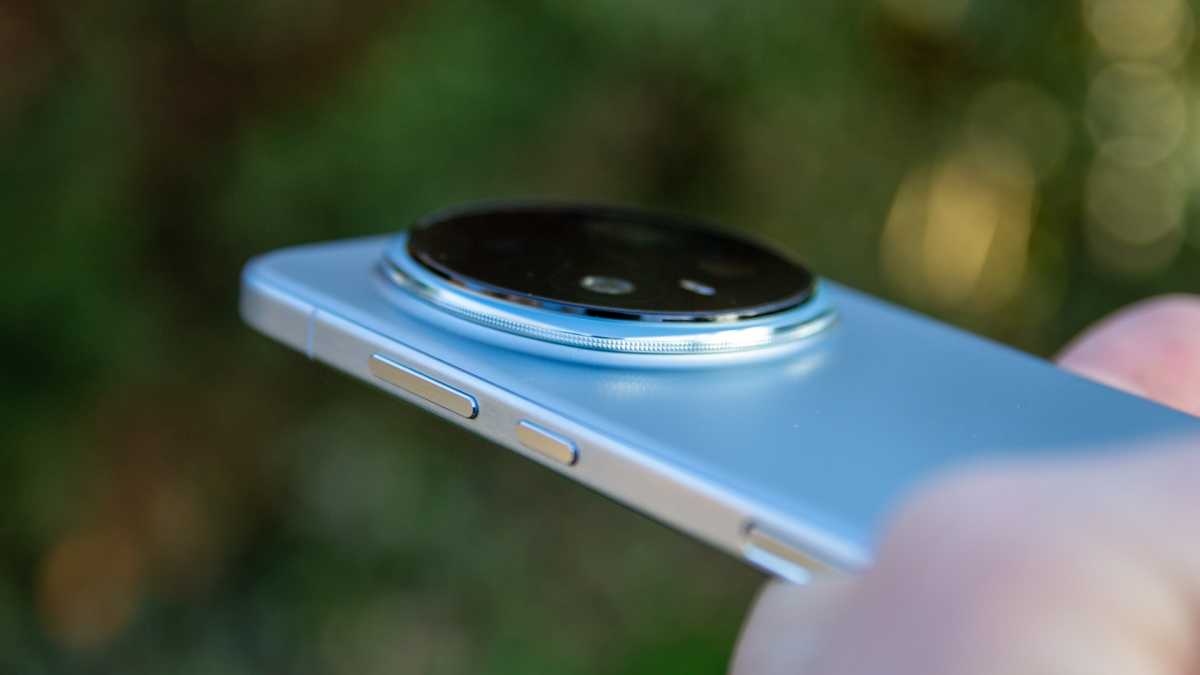 HonorMagic8Pro camera bulge