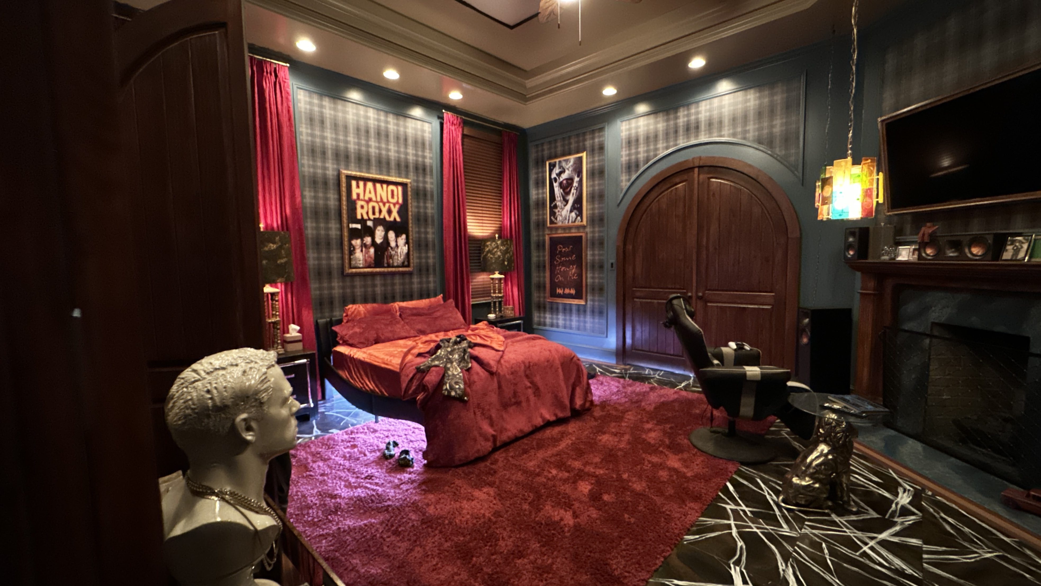 Chris Smith room - alternate universe peacemaker