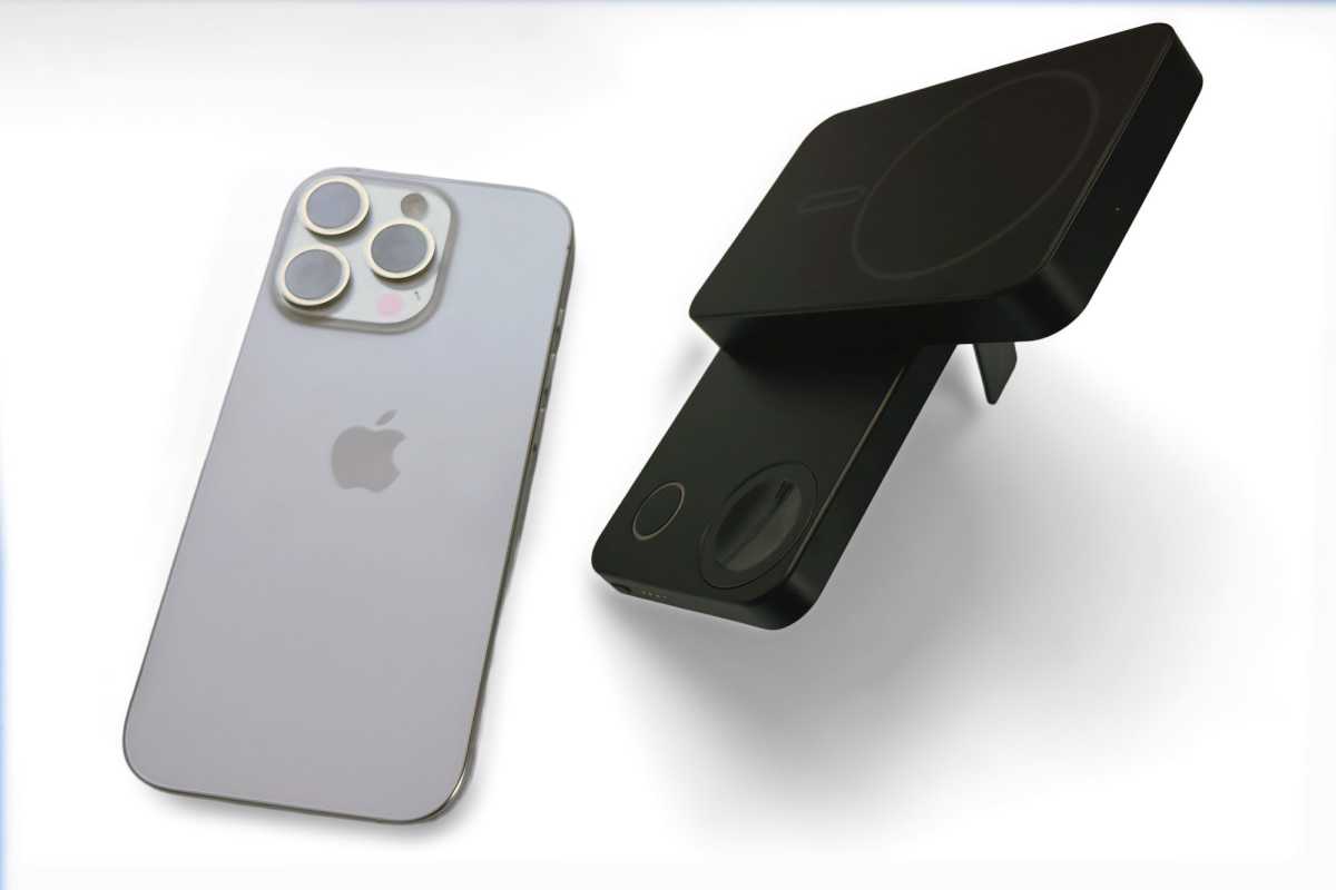 Kuxiu K1 Ultra Power Bank charging an iPhone