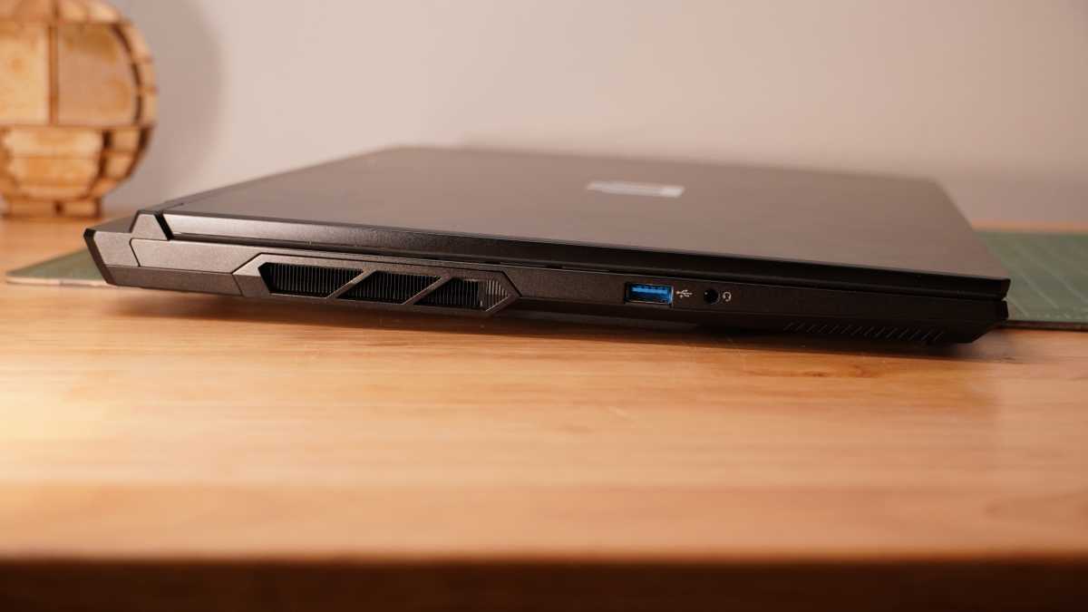 Maingear Super 16 connectivity