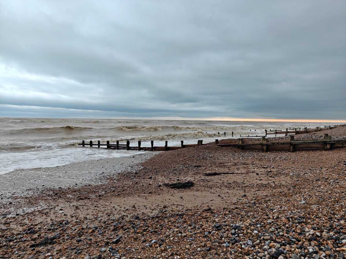 OnePlus 15R camera sample beach 1x zoom