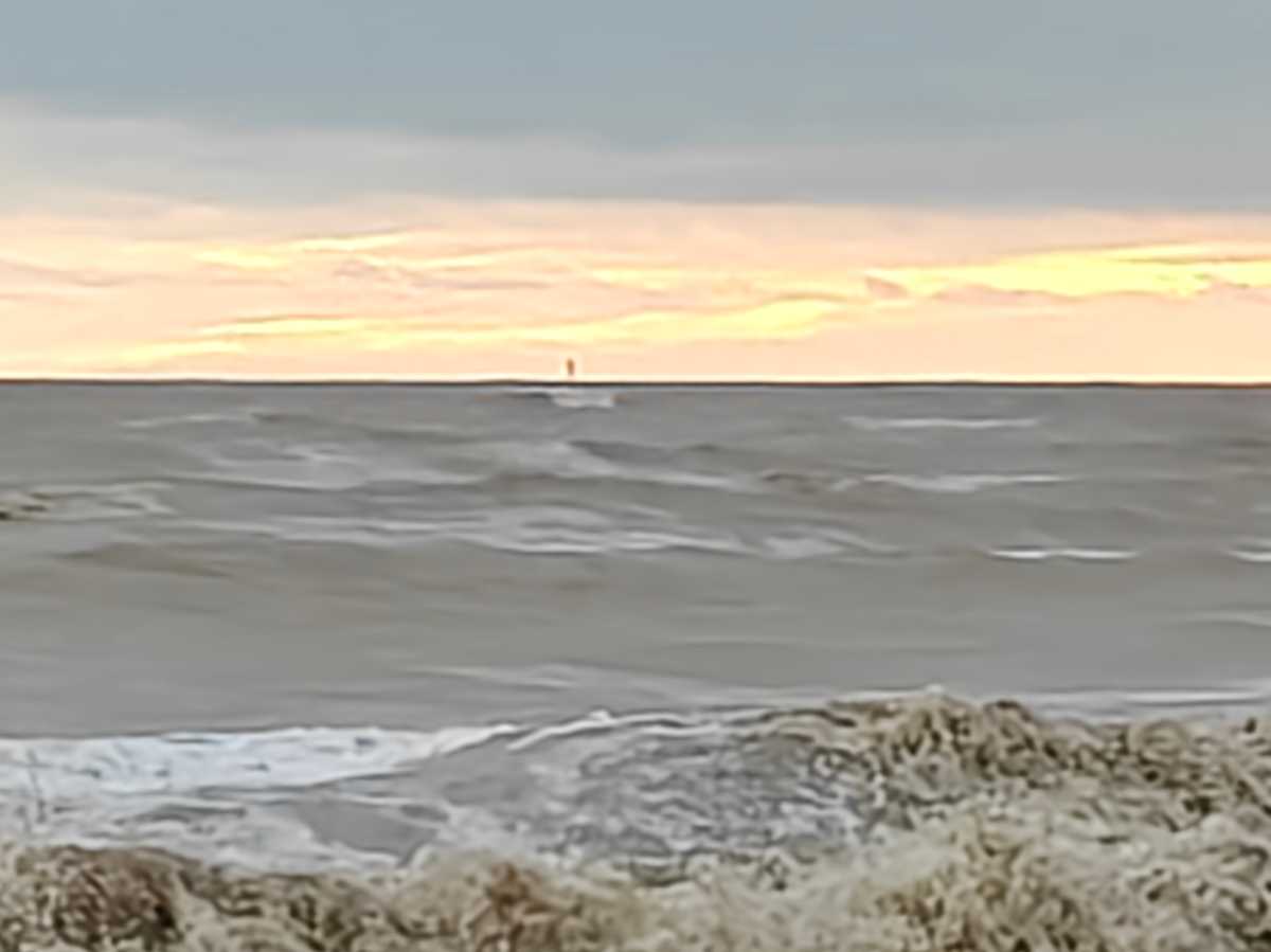 OnePlus 15R camera sample beach 20x zoom