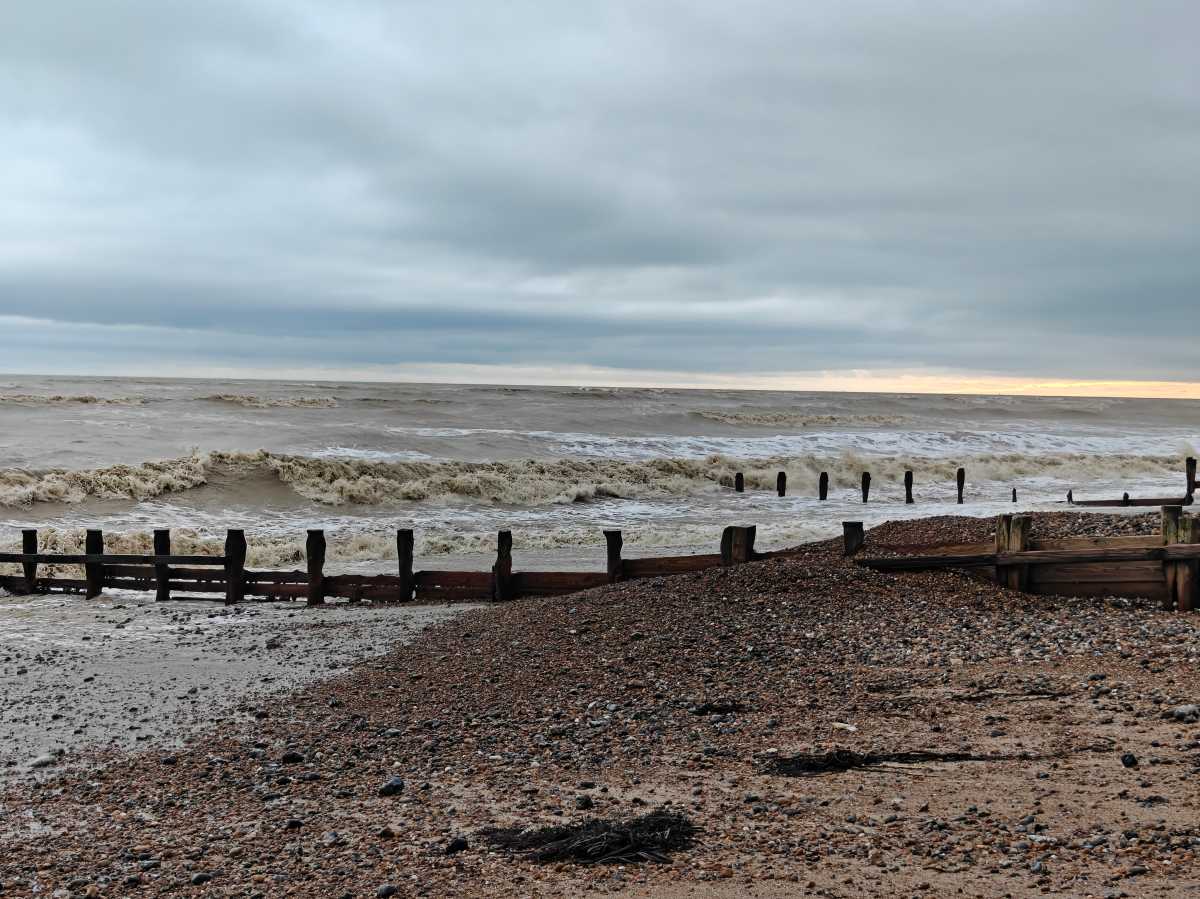 OnePlus 15R camera sample beach 2x zoom