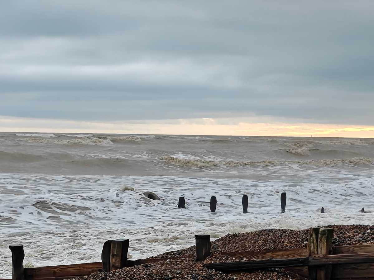 OnePlus 15R camera sample beach 5x zoom