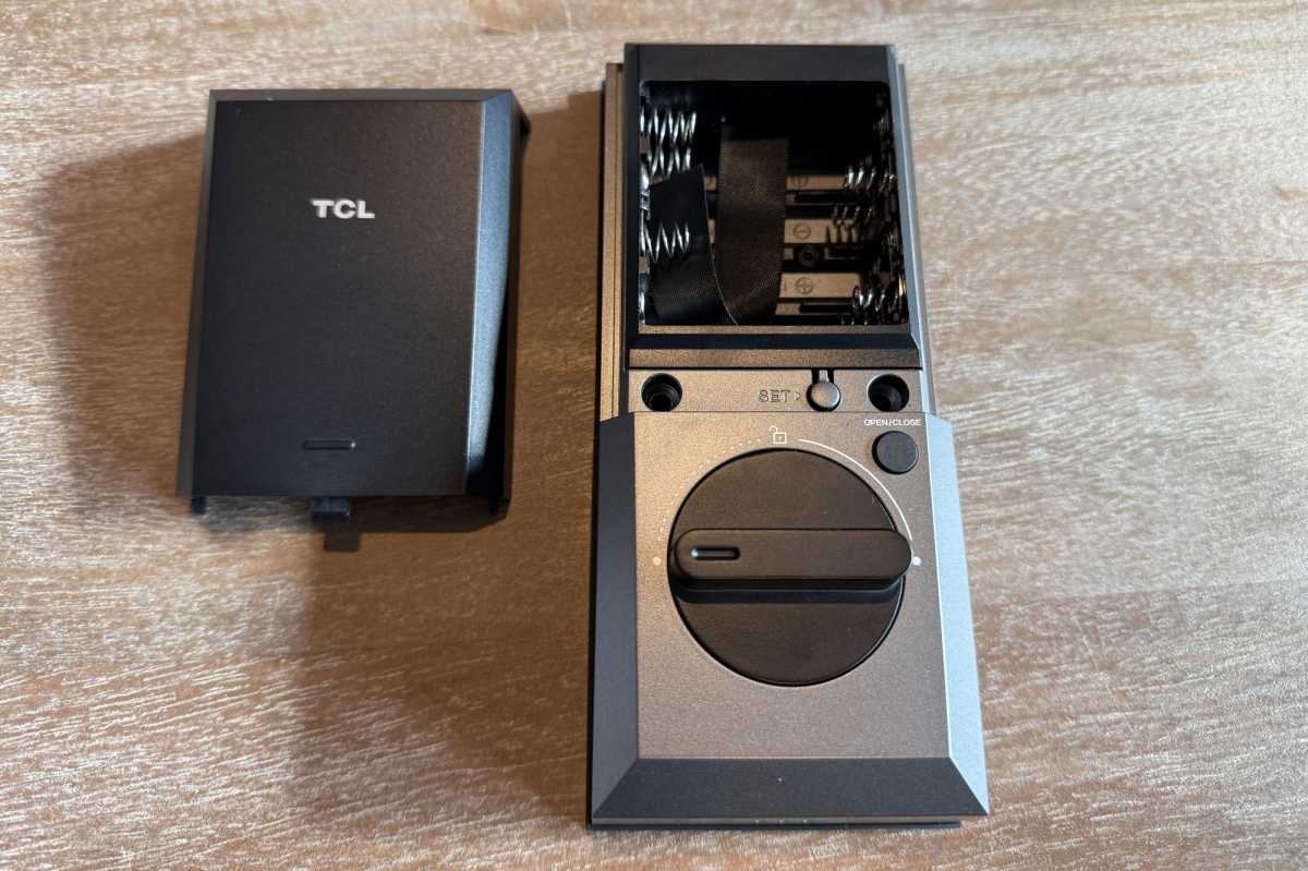 TCL D2 Plus smart lock battery compartment