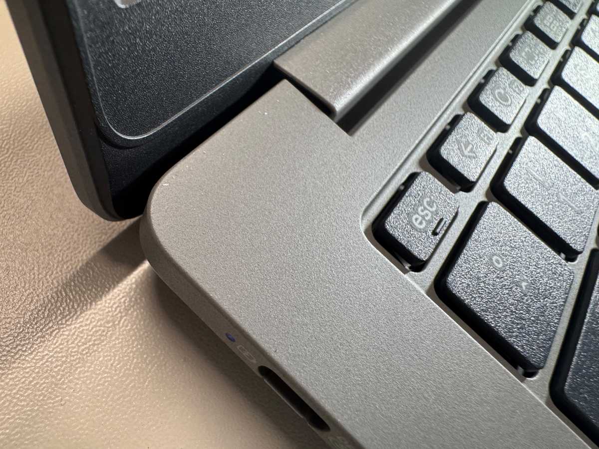 Test Asus Chromebook Plus CX14 Scharnier