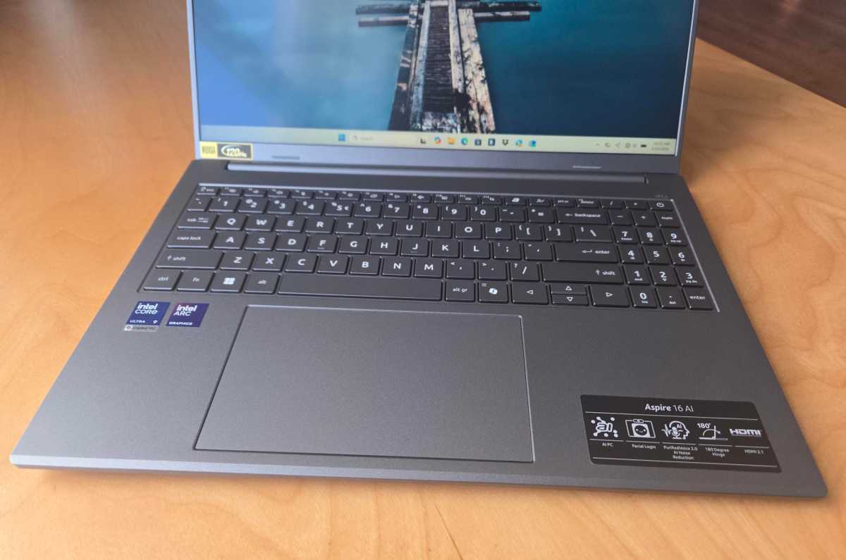 Acer Aspire 16 AI keyboard