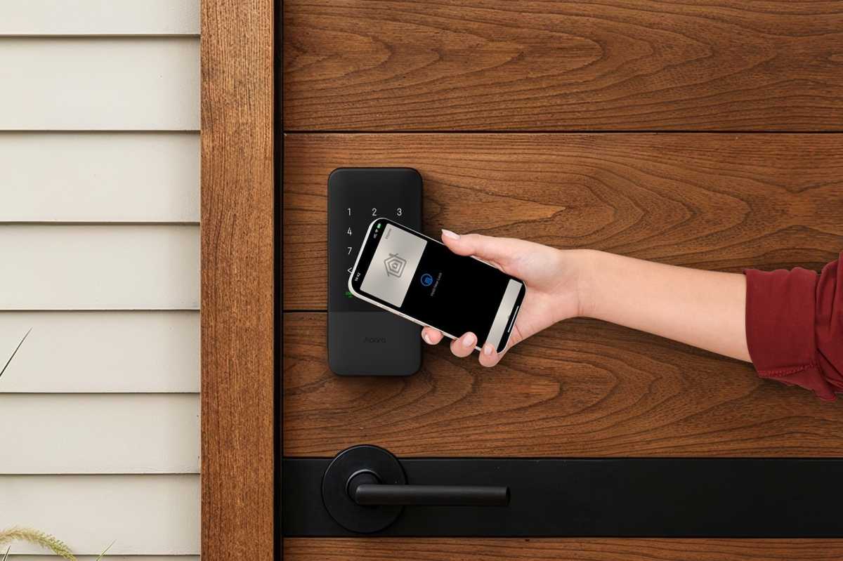 Aqara U400 smart lock with NFC tap to unlock