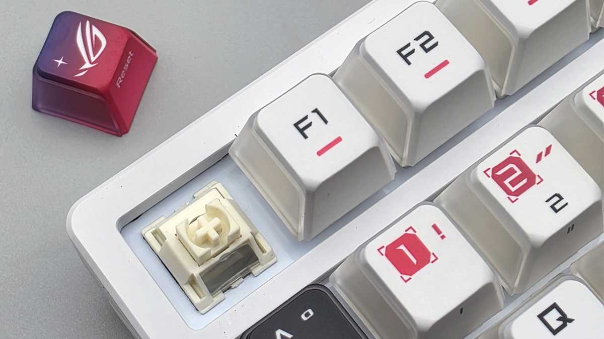 Asus ROG NX Snow V2 Switches in der Asus ROG Azoth X