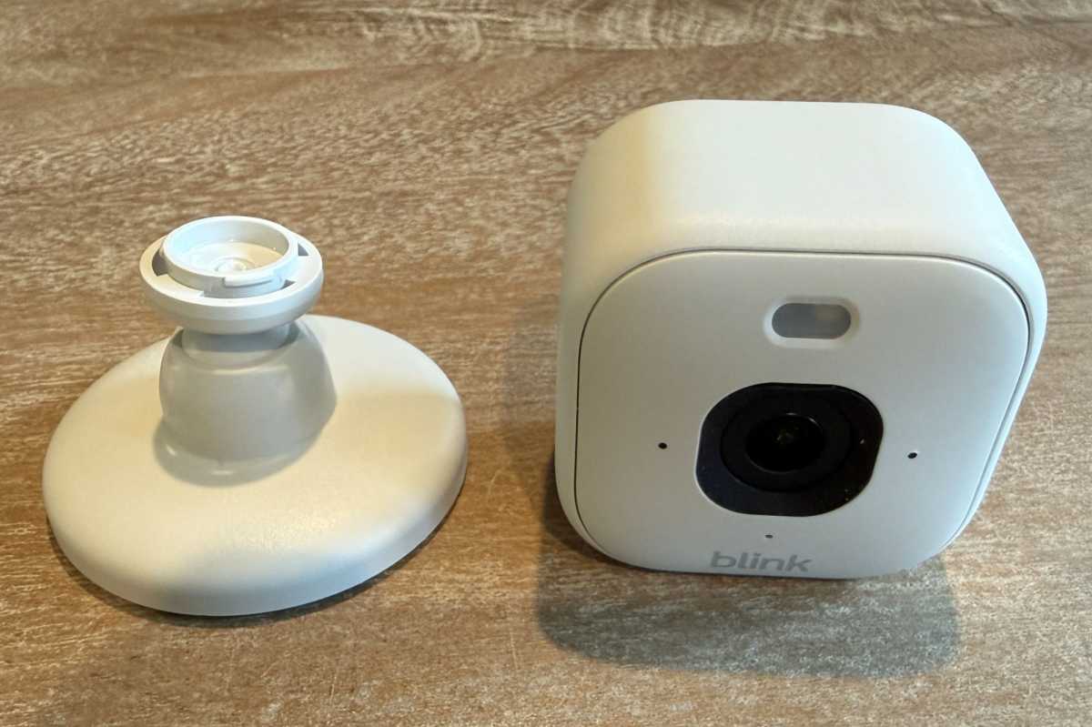 Blink Mini 2K detached from mount