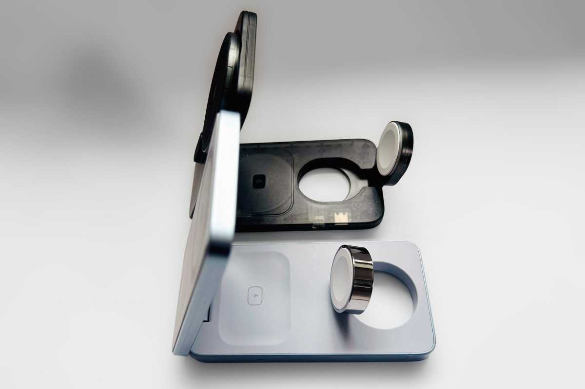 ESR vs Ugreen 3 en 1 cargadores plegables de 25W abiertos