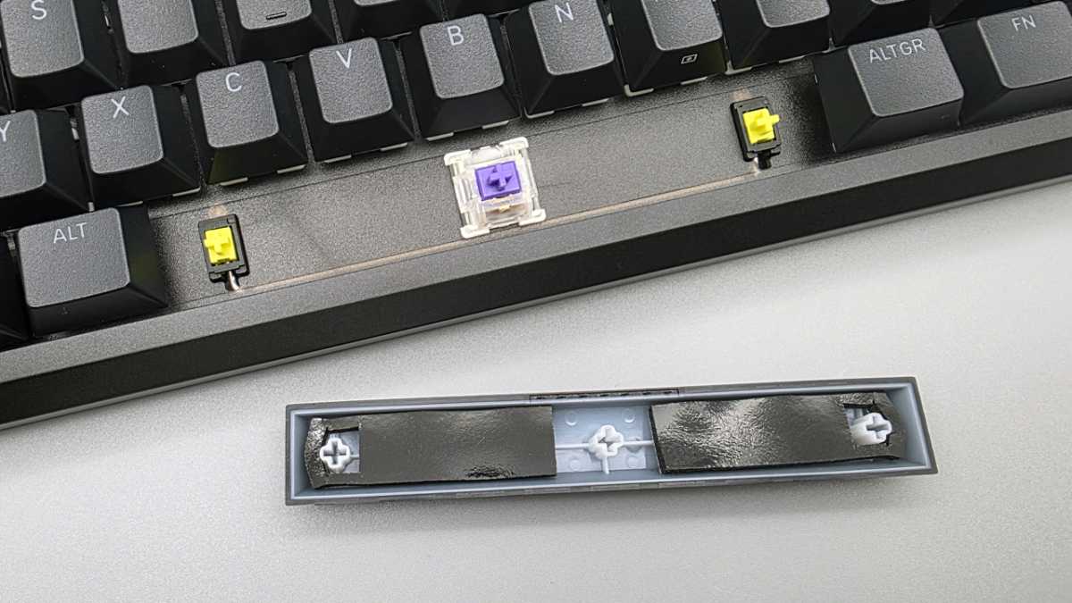 Gedämmte Leertaste in der Corsair Galleon 100 SD