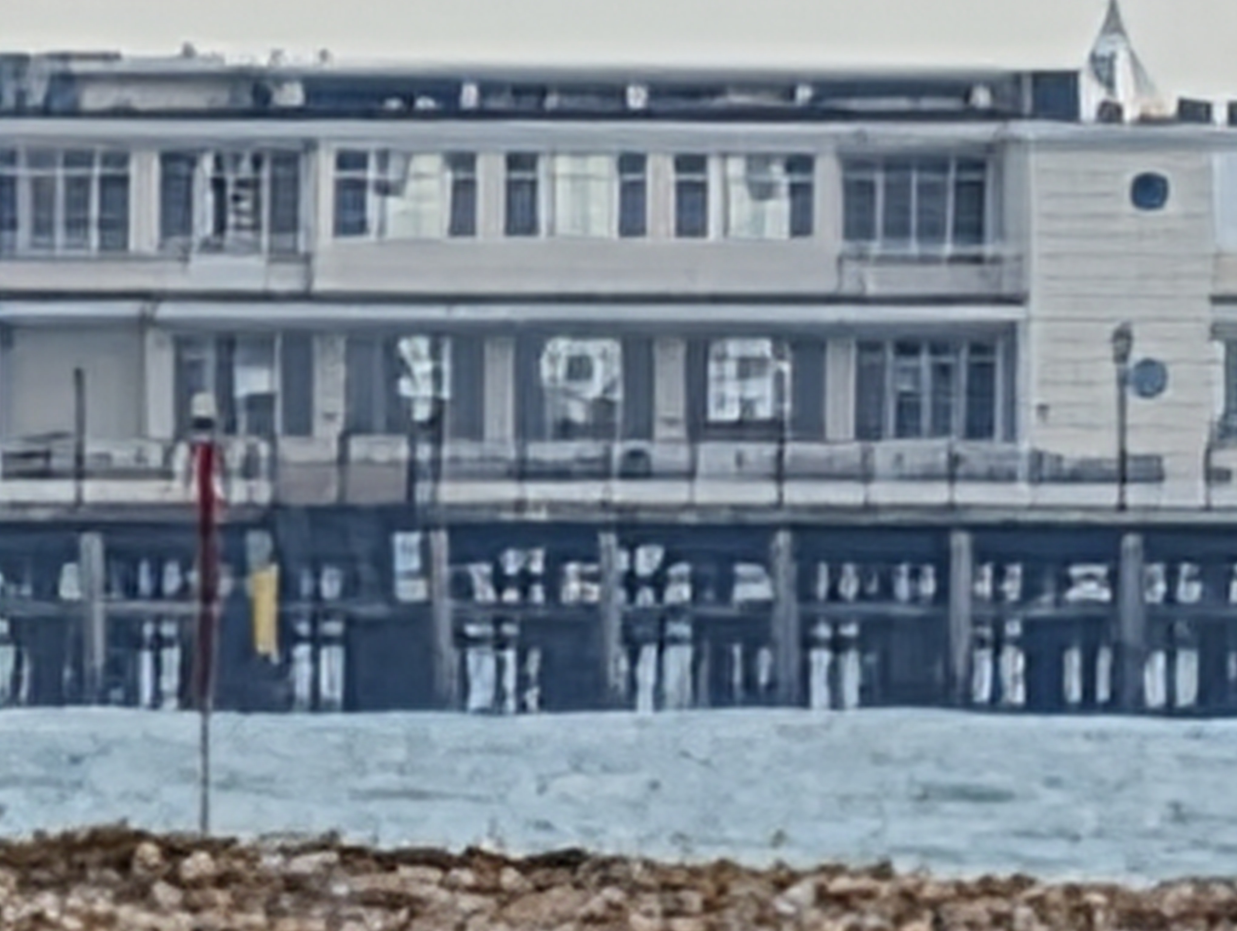 Google Pixel 10 Pro camera sample 100x zoom east pier AI off