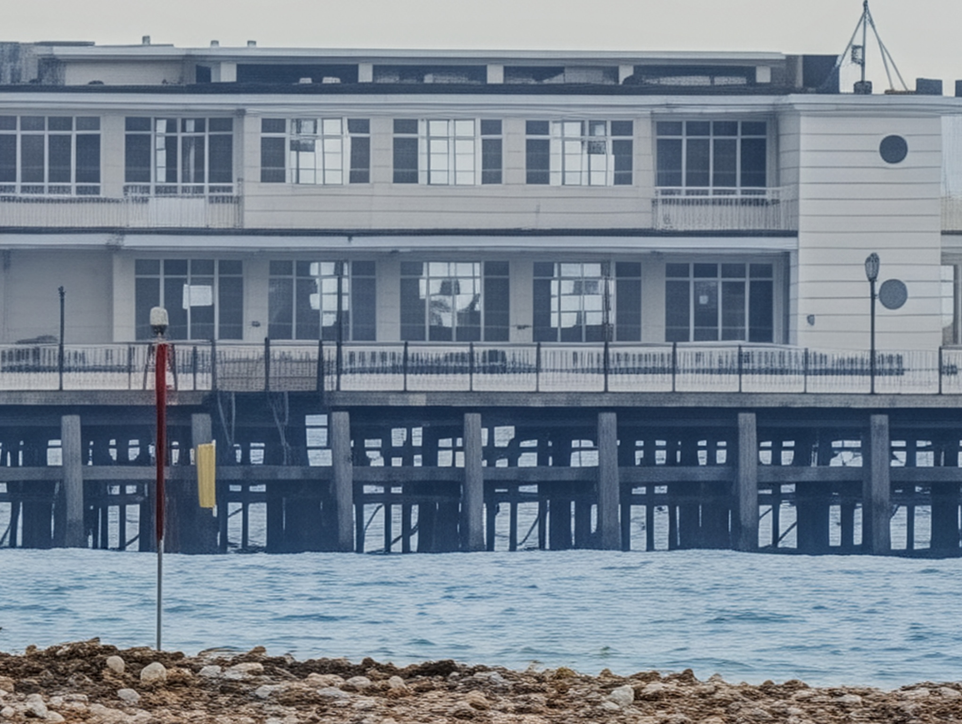 Google Pixel 10 Pro camera sample 100x zoom east pier