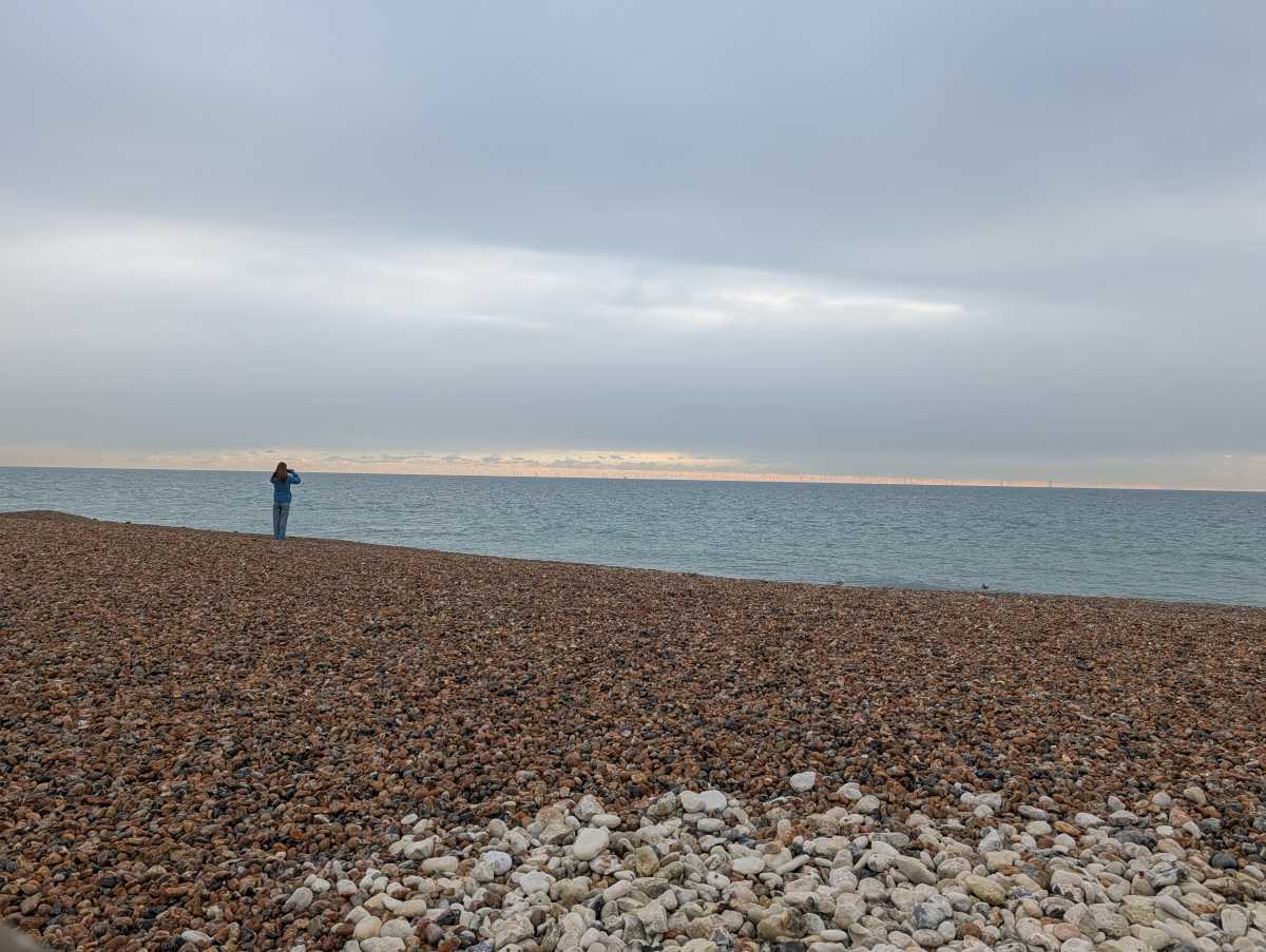 Google Pixel 10 Pro camera sample 1x zoom beach