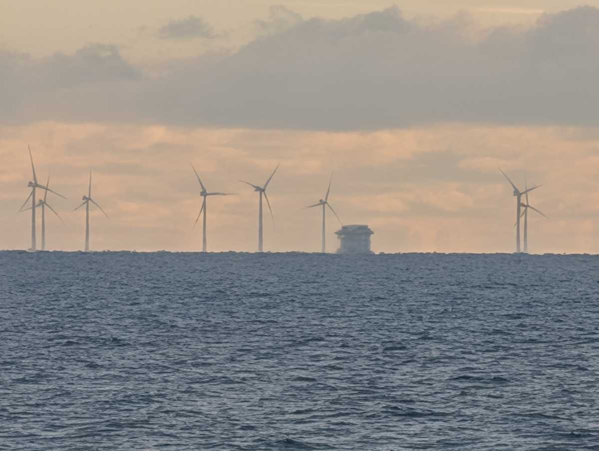 Google Pixel 10 Pro camera sample 30x zoom beach