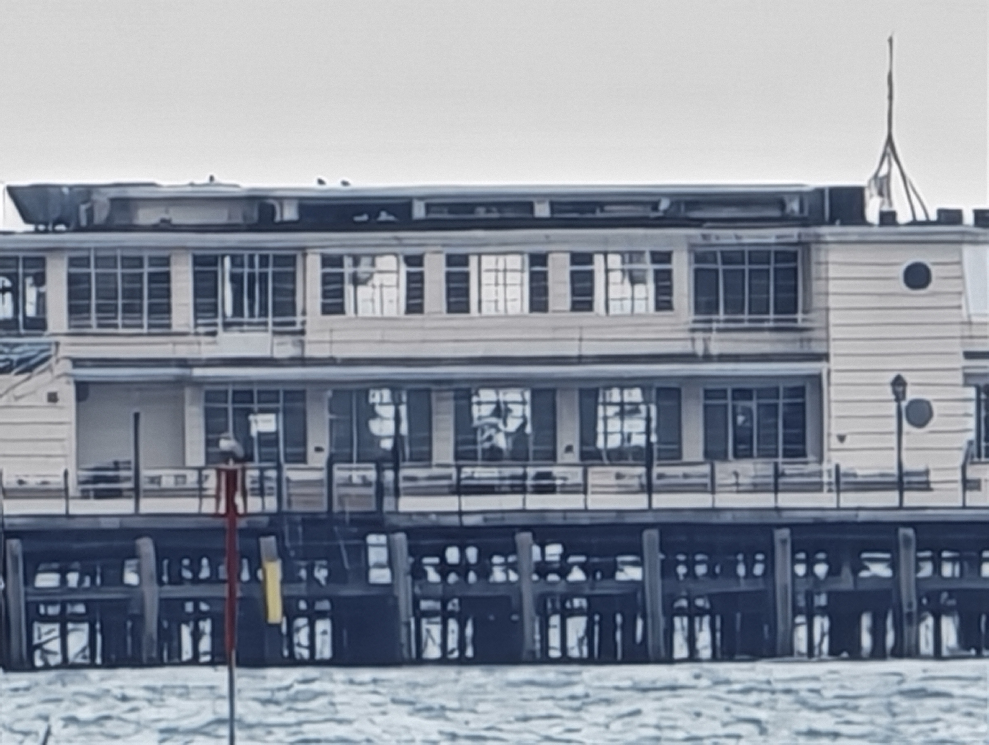 Honor Magic 8 Pro camera sample 100x zoom east pier AI off