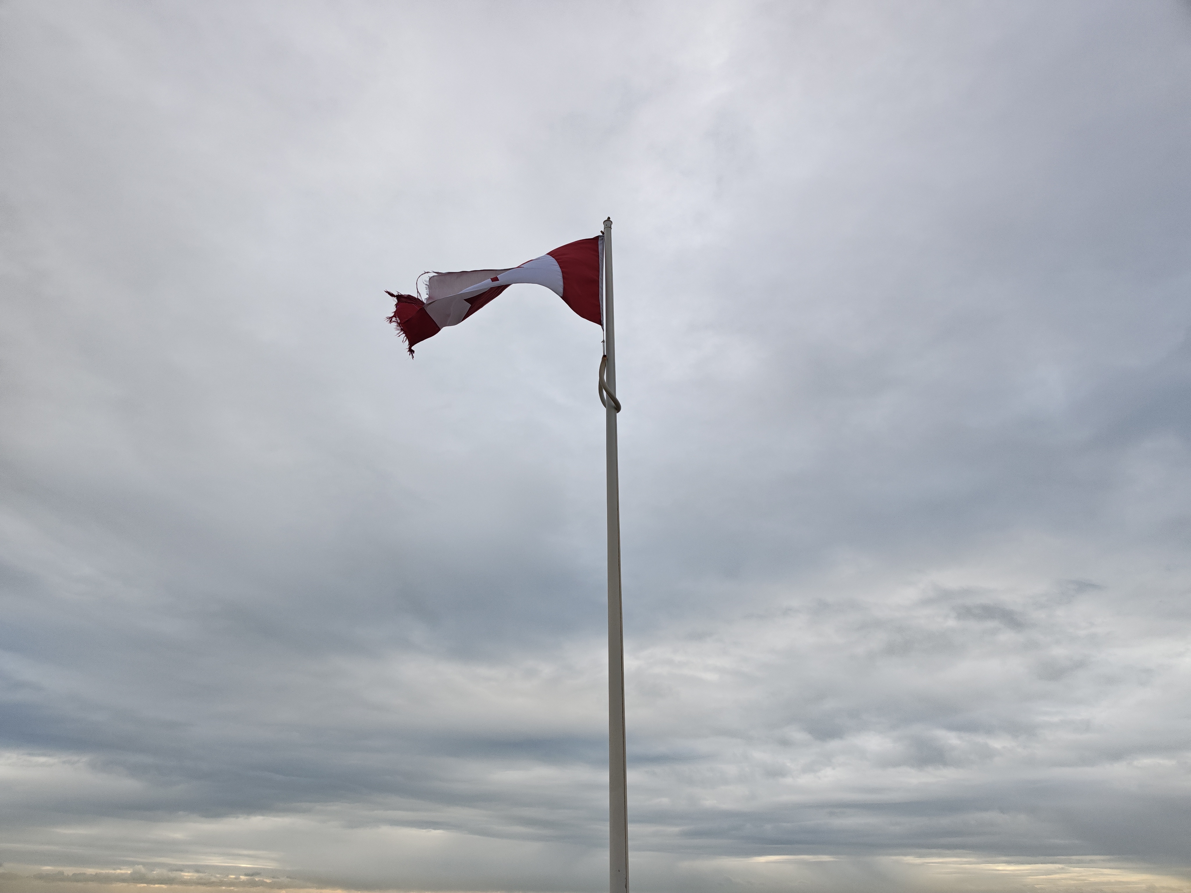 Honor Magic 8 Pro camera sample motion Canada flag