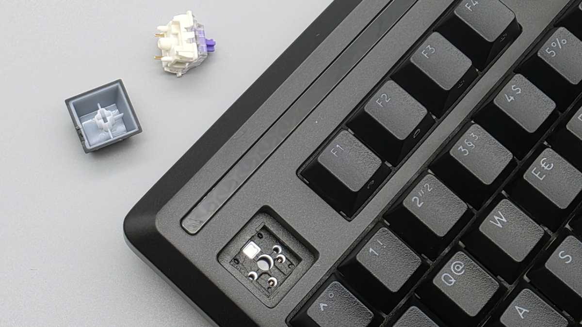 Hot-Swap-Sockel in der Corsair Galleon 100 SD