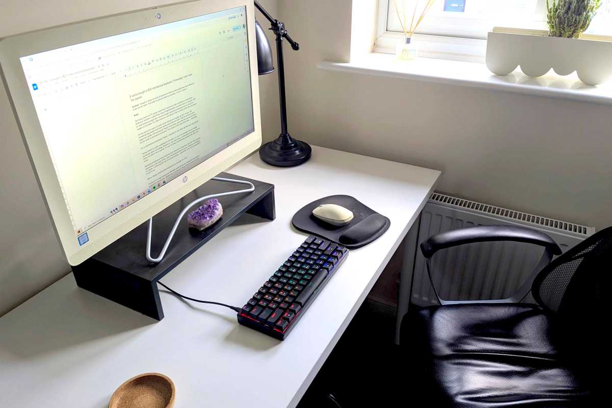 New desktop PC setup with cheap mechanical keyboard