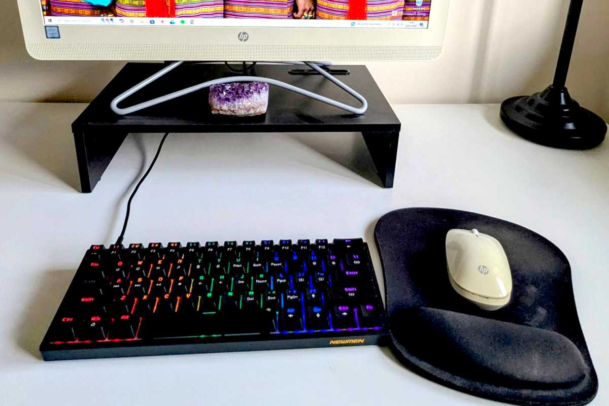 Newmen GM611 mechanical keyboard in use