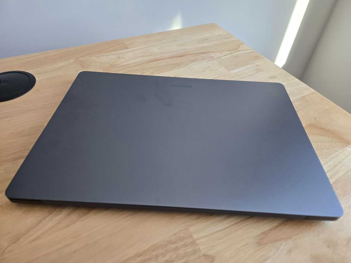 Samsung Galaxy Book6 Ultra closed