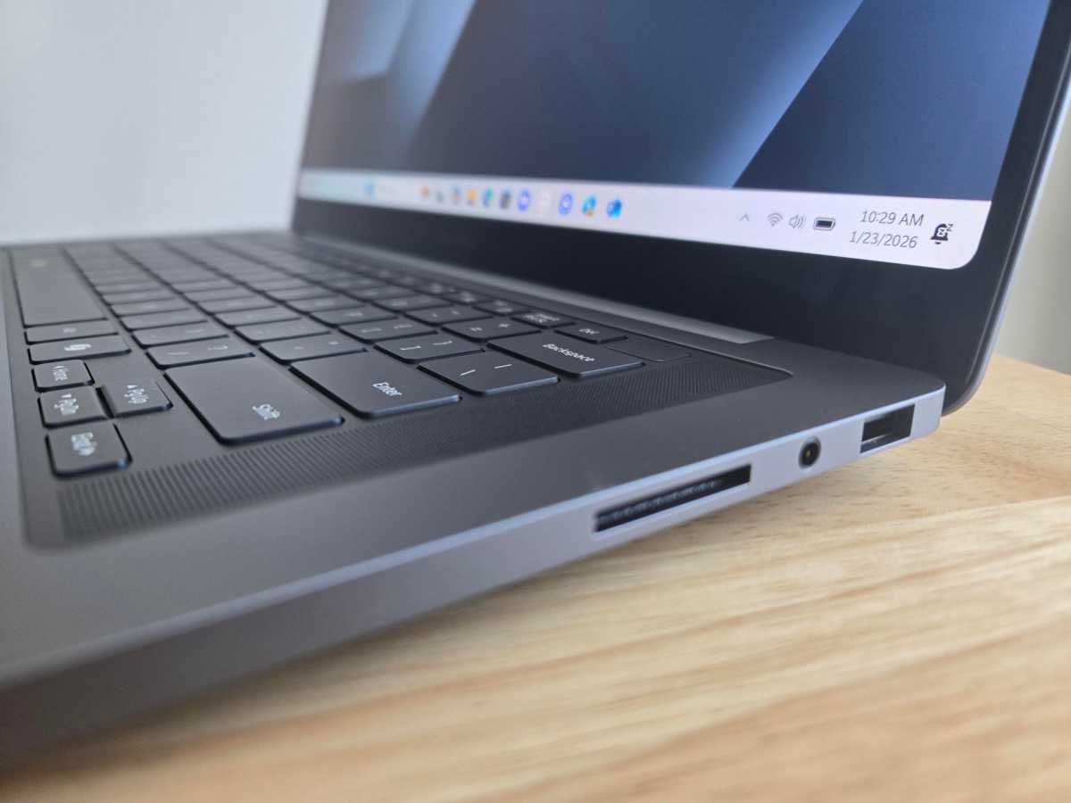 Samsung Galaxy Book6 Ultra ports