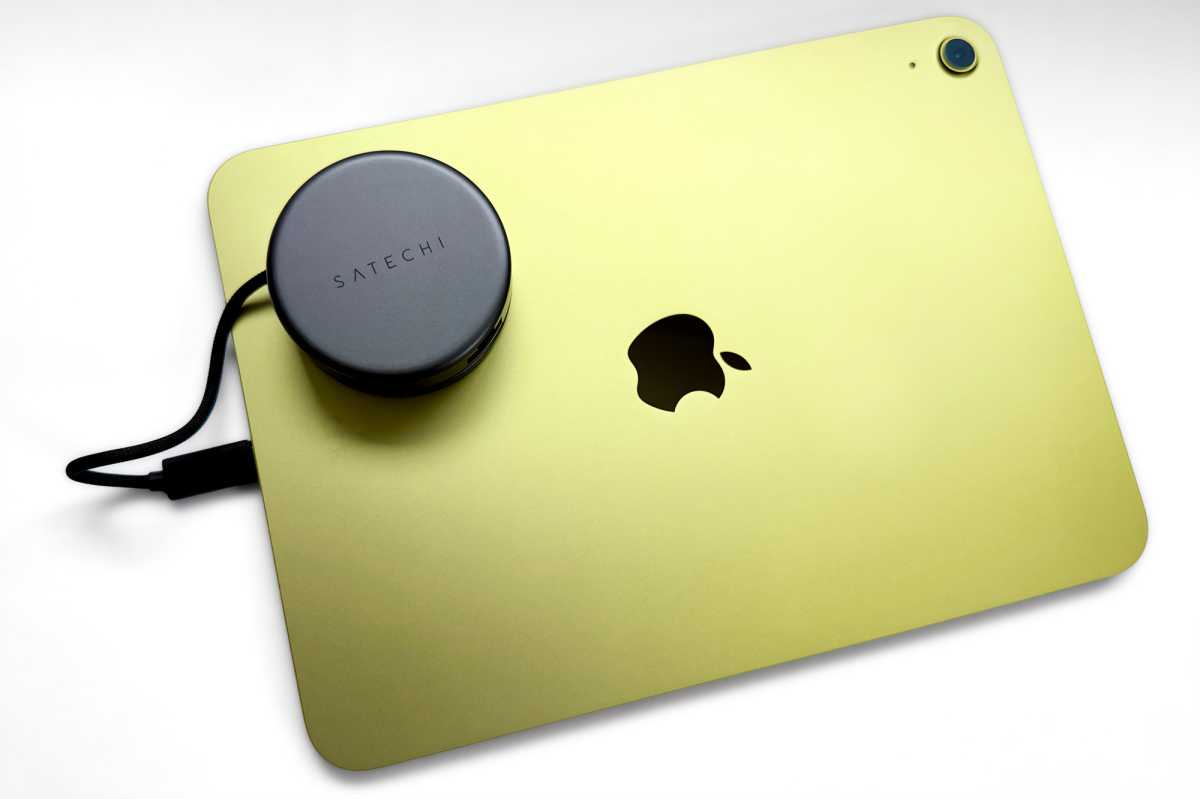 Adaptador multipuerto Satechi OntheGo 7 en 1 en iPad