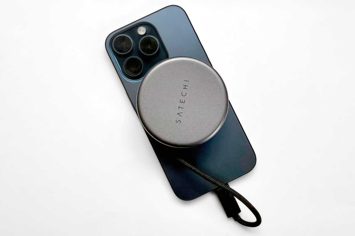 Adaptador multipuerto Satechi OntheGo 7 en 1 en iPhone 2