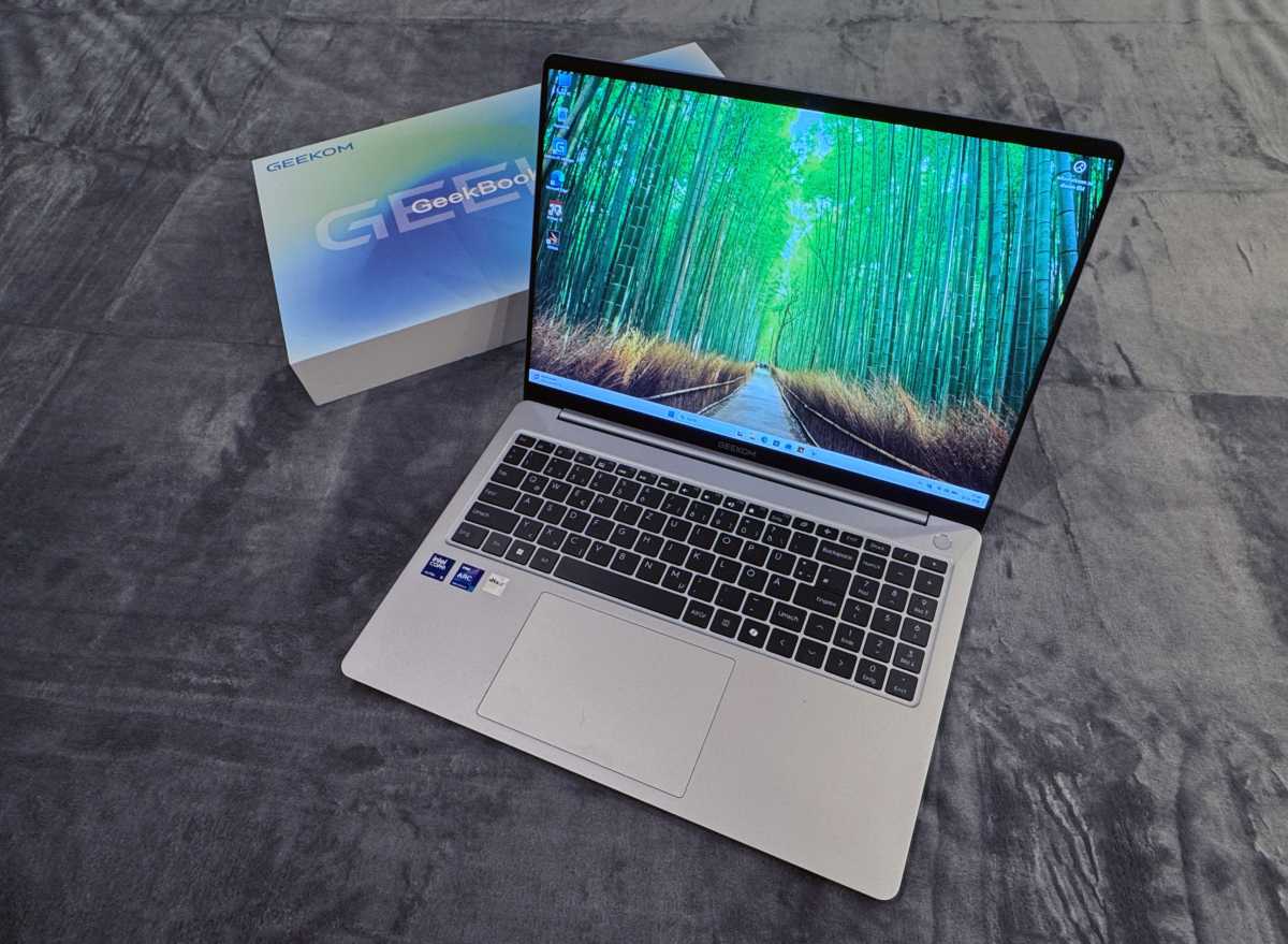 Test Geekom X16 Pro Aufgeklappt