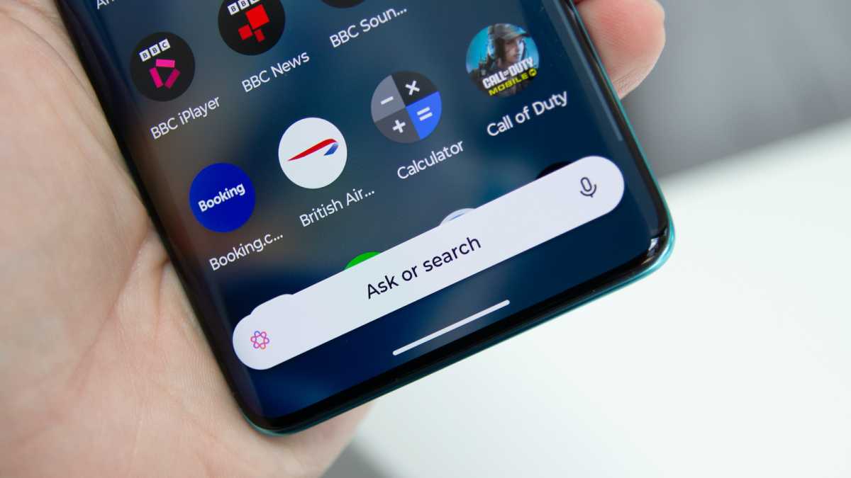 Motorola Edge 60 Fusion AI queries in search bar