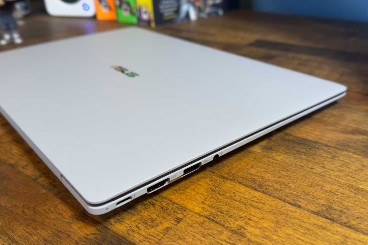 Asus ExpertBook ports