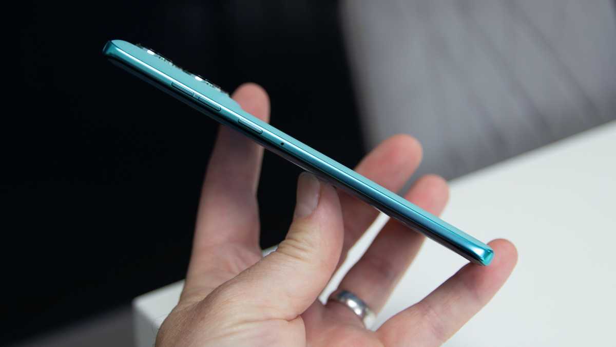 Motorola Edge 60 Fusion seen from the side