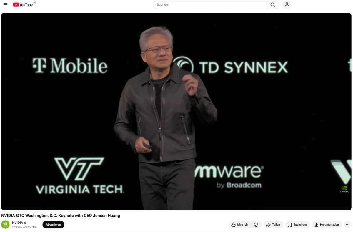 Der echte Jensen Huang, CEO von Nvidia, auf der echten Keynote im Oktober 2025. Gleichzeitig lief auf Youtube ein Deepfake der Keynote mit Jensen Huang. Darin machte er für eine Kryptowährung Werbung.