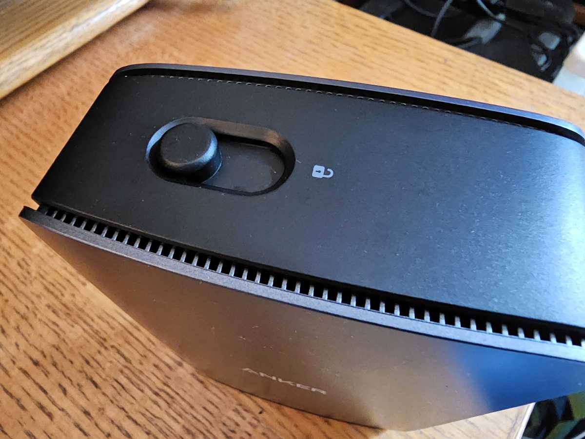 Anker 13 in 1 nano dock with removeable hub 3